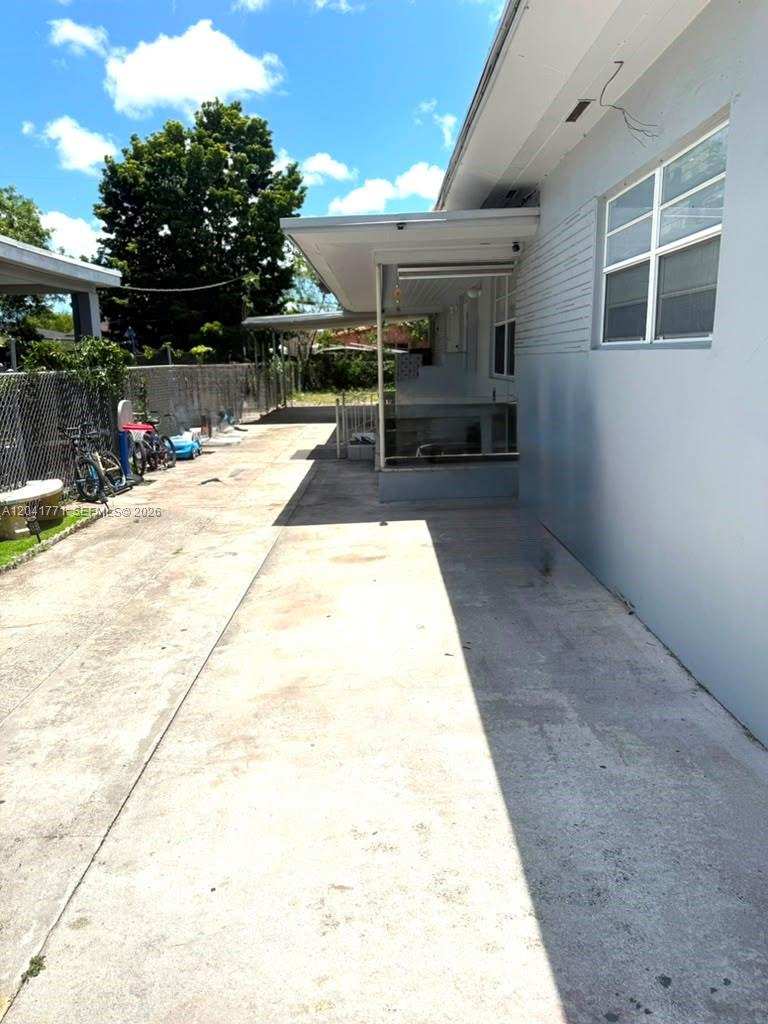 42 E 13th St, Hialeah FL 33010