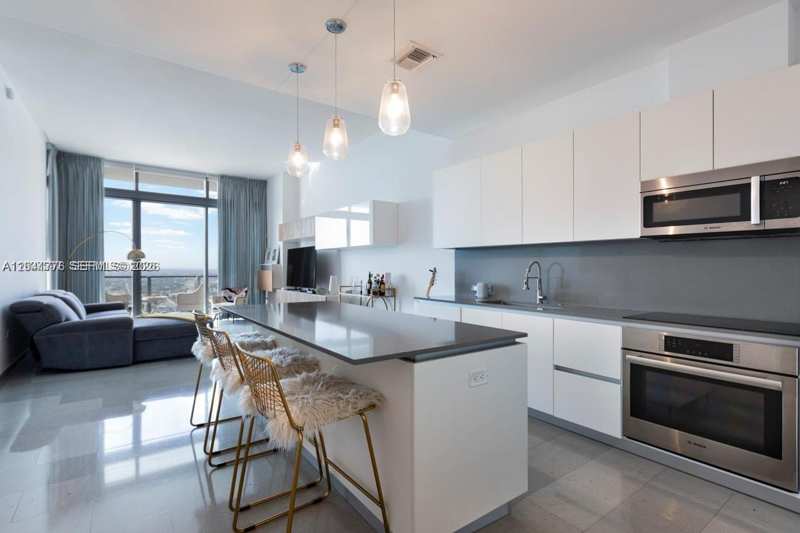 88 SW 7th St # 4106, Miami FL 33130