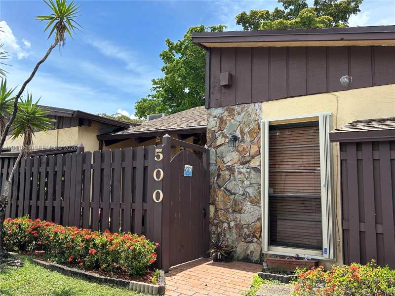 500 Briarwood Cir # 54, Hollywood FL 33024