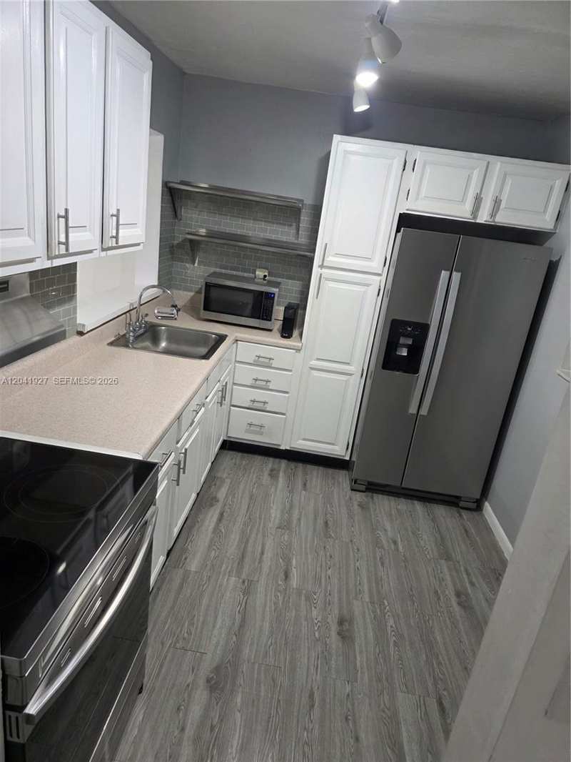 8065 SW 107th Ave # 202, Miami FL 33173