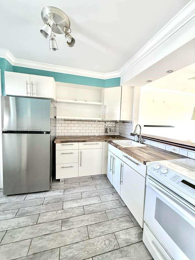 1530 NE 191st St # 340, Miami FL 33179