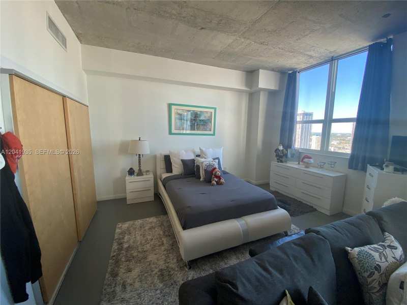 133 NE 2nd Ave # 3409, Miami FL 33132