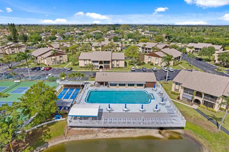 337 Pine Ridge Circle # 2, FL 33463
