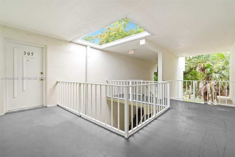 4215 N University Dr # 305, Sunrise FL 33351