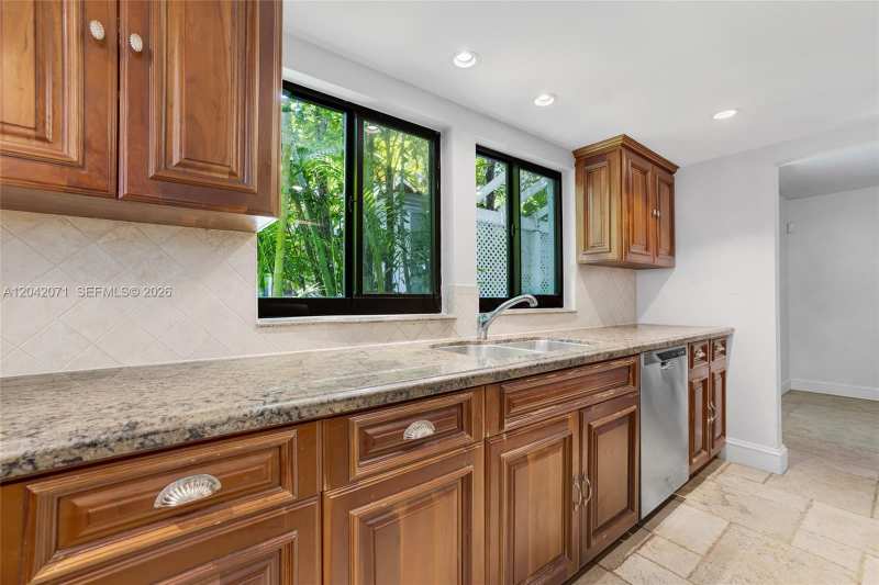 920 Aguero Ave # 0, Coral Gables FL 33146