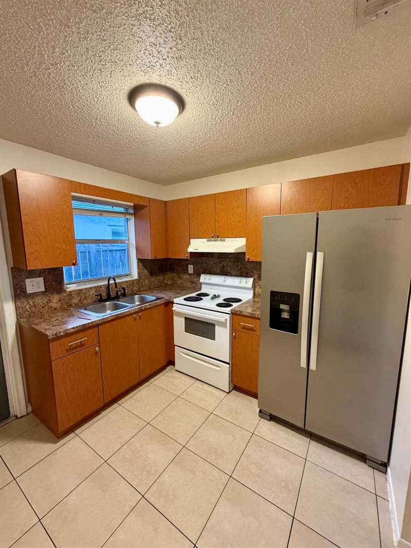 2915 SW 17th Street # b, Fort Lauderdale FL 33312