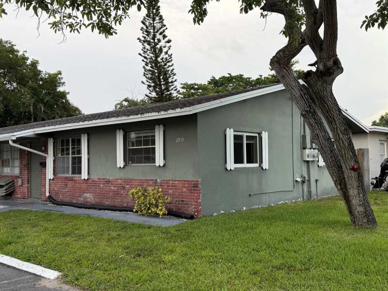 2915 SW 17th Street # b, Fort Lauderdale FL 33312