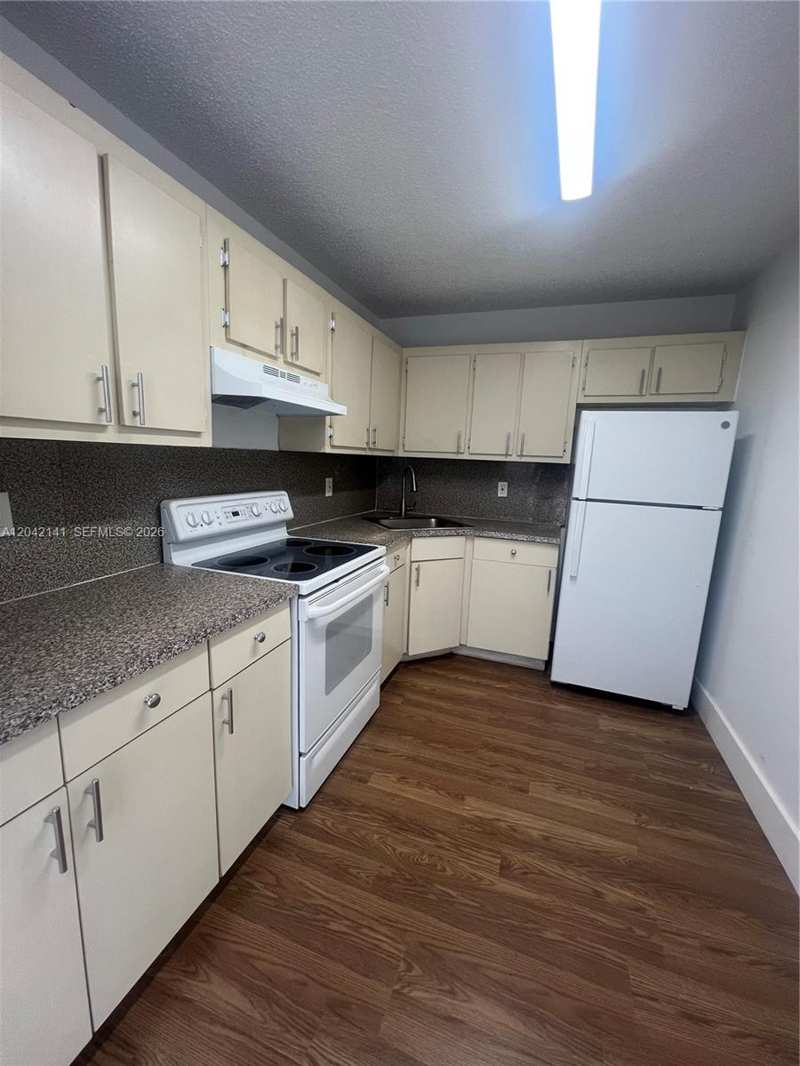 6141 W 22nd Ct # 202, Hialeah FL 33016