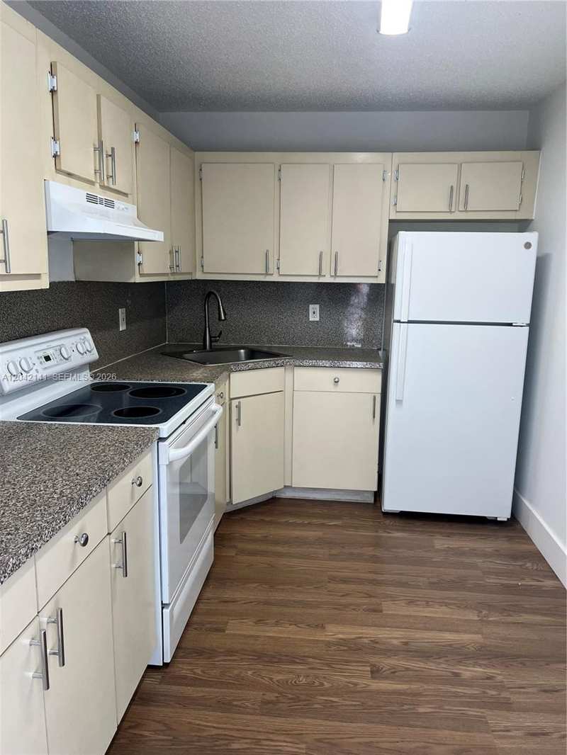 6141 W 22nd Ct # 202, Hialeah FL 33016