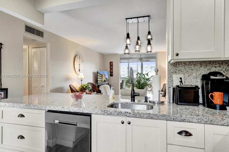415 SE 11th Ter # 207, Dania Beach FL 33004