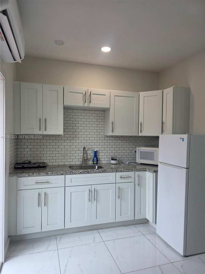 1281 Redbird Ave, Miami Springs FL 33166