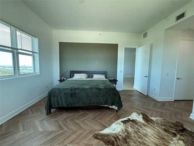 15051 Royal Oaks Ln # 2601, North Miami FL 33181