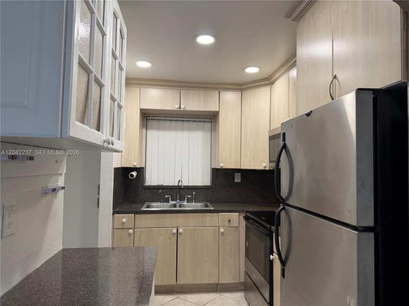 VENICE ISLE CONDO