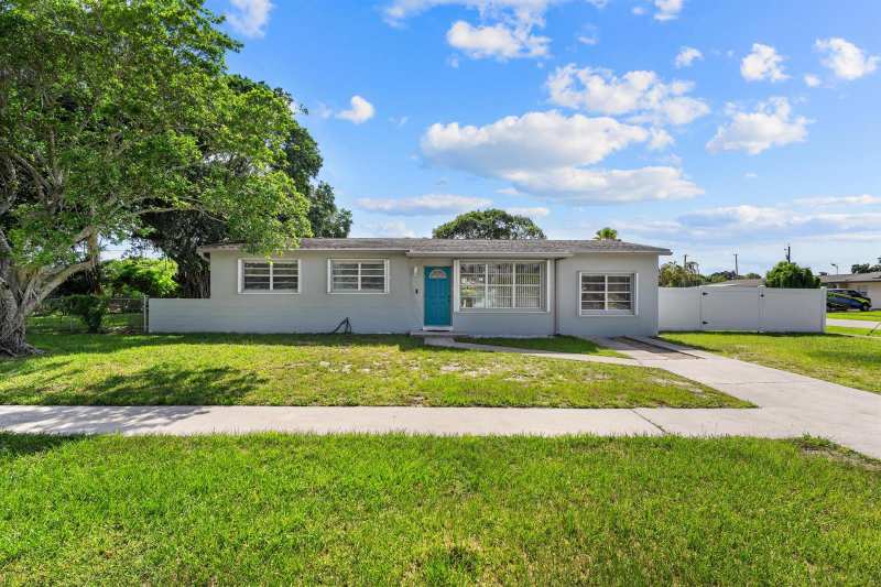 153 Abaco Drive, Palm Springs FL 33461