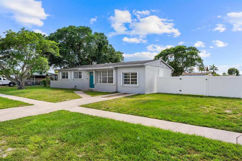 153 Abaco Drive, Palm Springs FL 33461