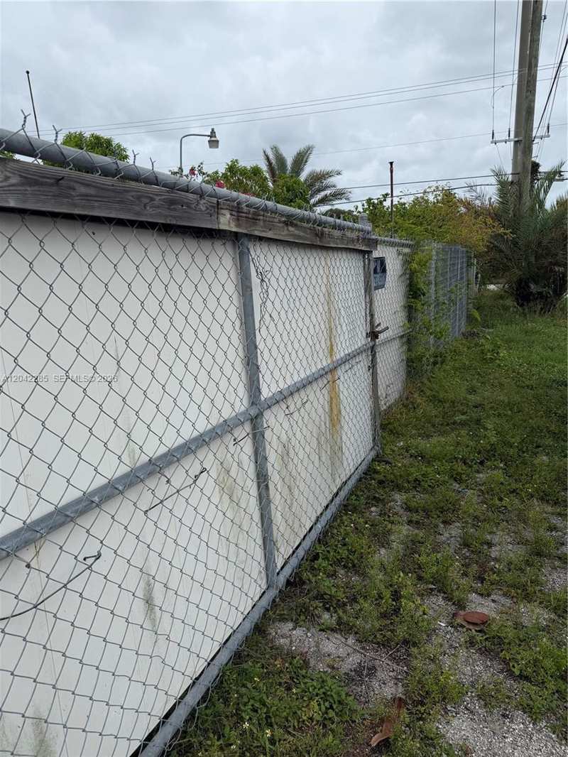 16225 NE 2nd Ave, Miami FL 33162