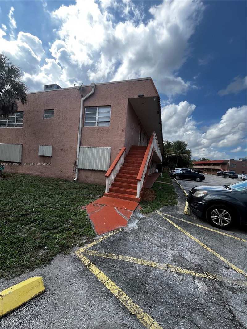7830 NW 33rd St # 206, Davie FL 33024