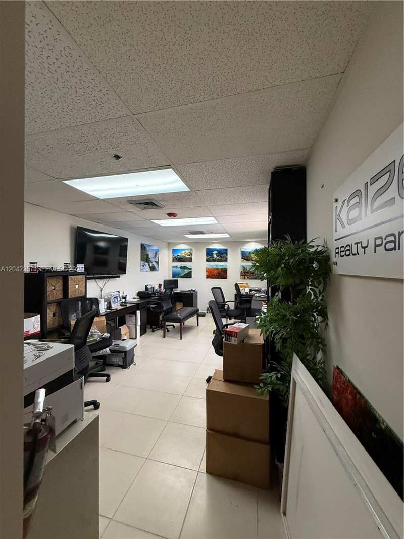 9600 NW 25th St # 4H, Doral FL 33172