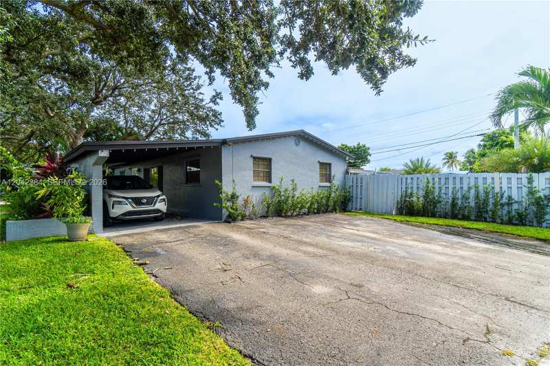 3338 Taft St, Hollywood FL 33021