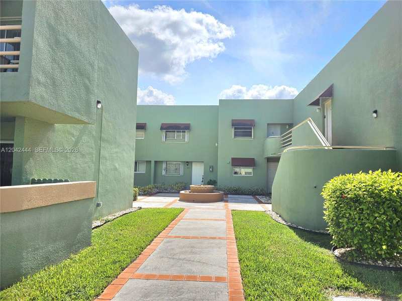 11071 NW 7th St # 15, Miami FL 33172