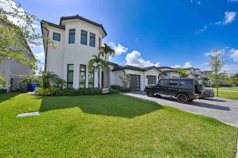 5746 Ashwood Circle W, Hollywood FL 33312