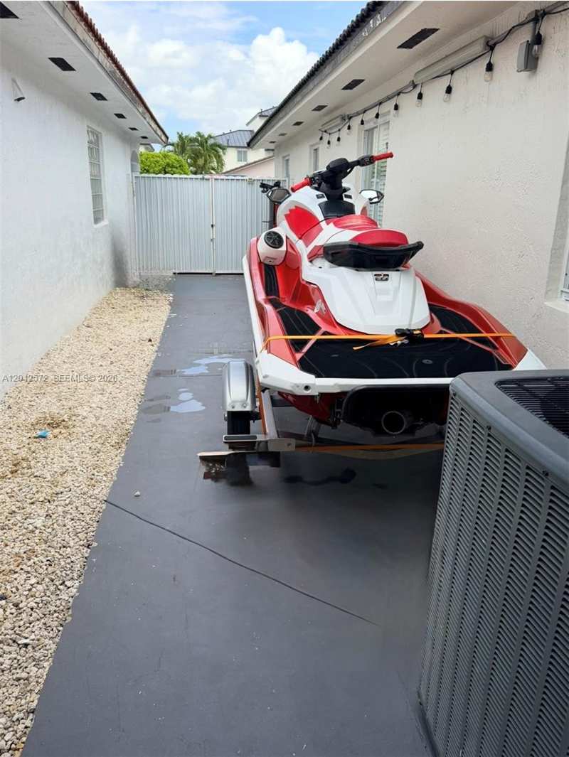 7898 W 34th Ct, Hialeah FL 33018