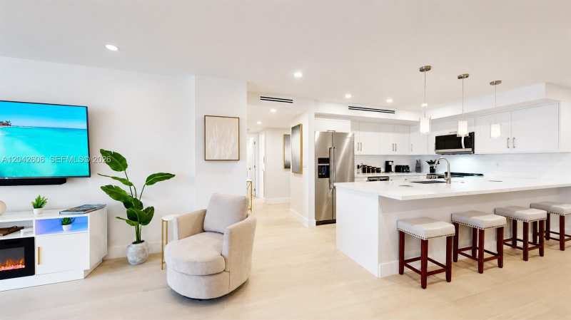 177 Ocean Lane Dr # 213, Key Biscayne FL 33149