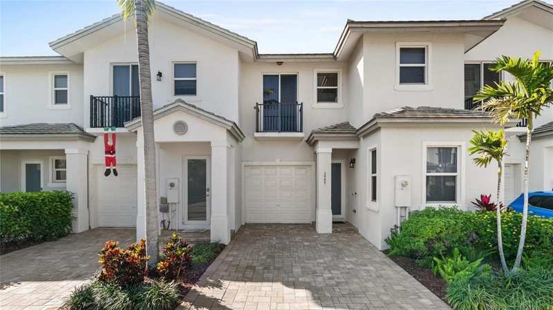 6989 Pines Circle # 39, Coconut Creek FL 33073