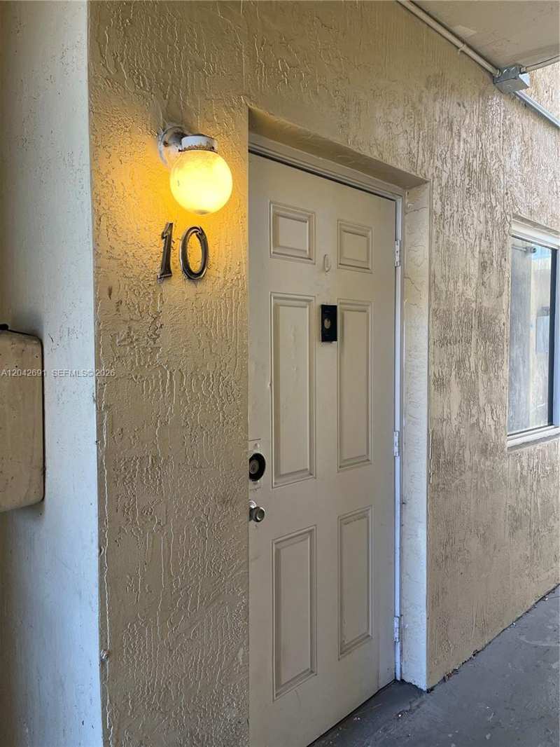 2185 NW 16th Ter # 10, Miami FL 33125