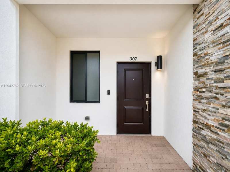 307 NE 208th Ter, Miami FL 33179