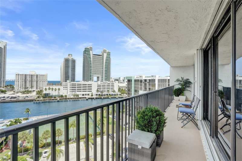 400 Leslie Dr # 1110, Hallandale Beach FL 33009