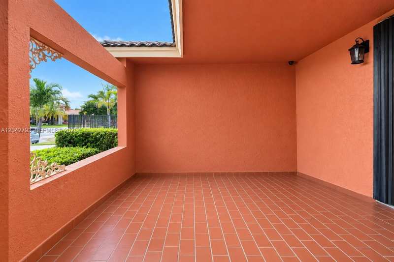 7365 N Augusta Dr, Hialeah FL 33015