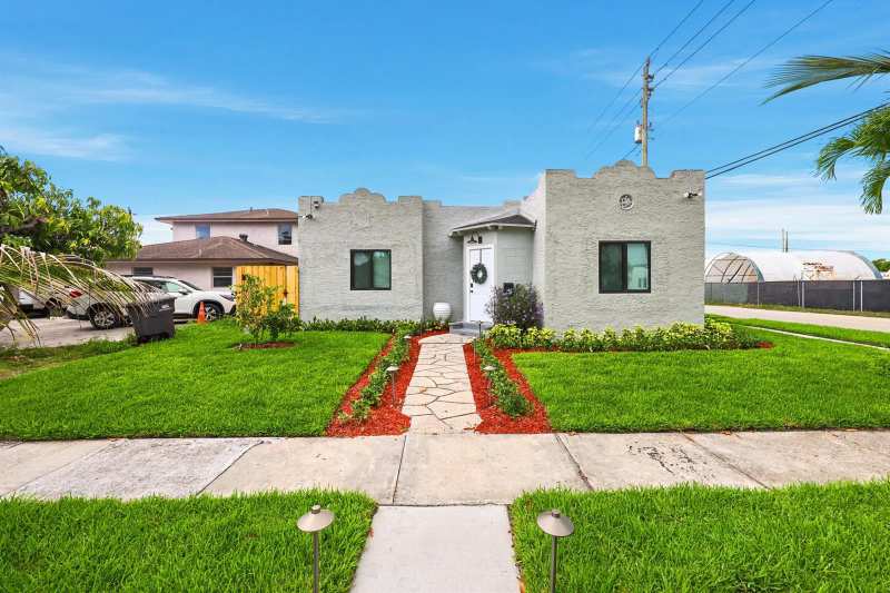 424 Putnam Road, West Palm Beach FL 33405