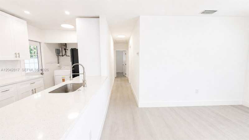 721 N 68th Ter, Hollywood FL 33024