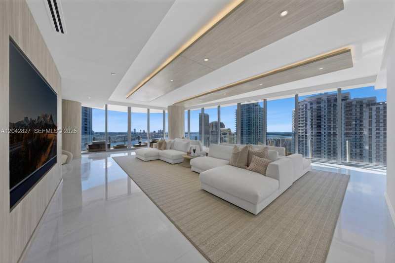300 Biscayne Boulevard Way # 2701, Miami FL 33131