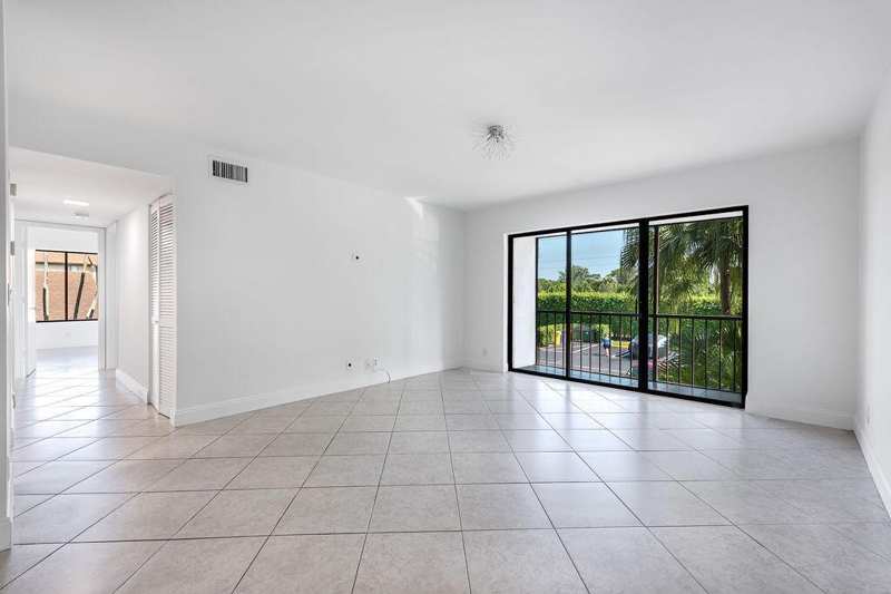 617 Sea Pine Way # D2, FL 33415