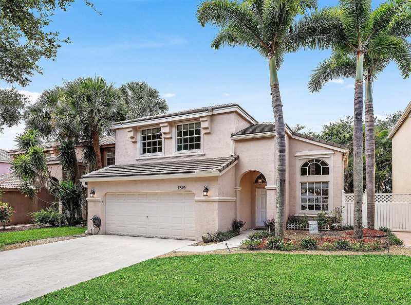 7819 Oak Grove Circle, Lake Worth FL 33467