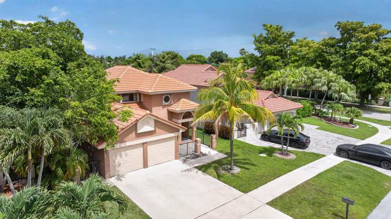 587 NW 38th Avenue, Deerfield Beach FL 33442
