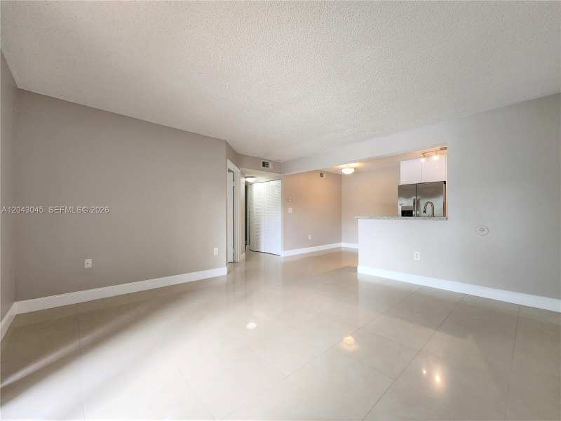 251 Palm Cir W # 204, Pembroke Pines FL 33025