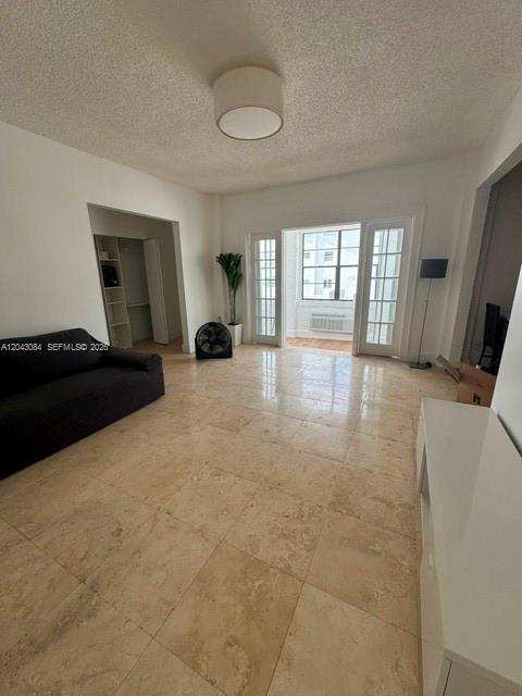 934 Michigan Ave # 308, Miami Beach FL 33139