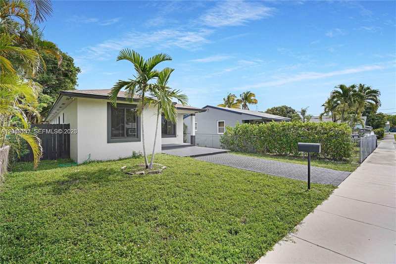 222 SW 3rd Ter, Dania Beach FL 33004