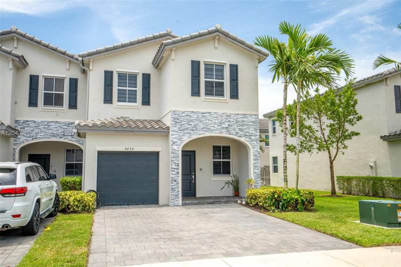 2670 SE 12th St, Homestead FL 33035