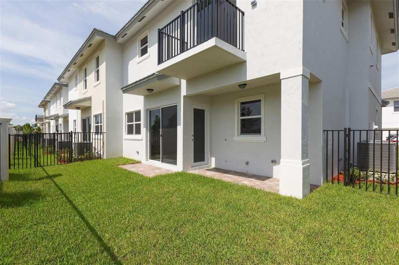 6990 Pines Circle # 53, Coconut Creek FL 33073