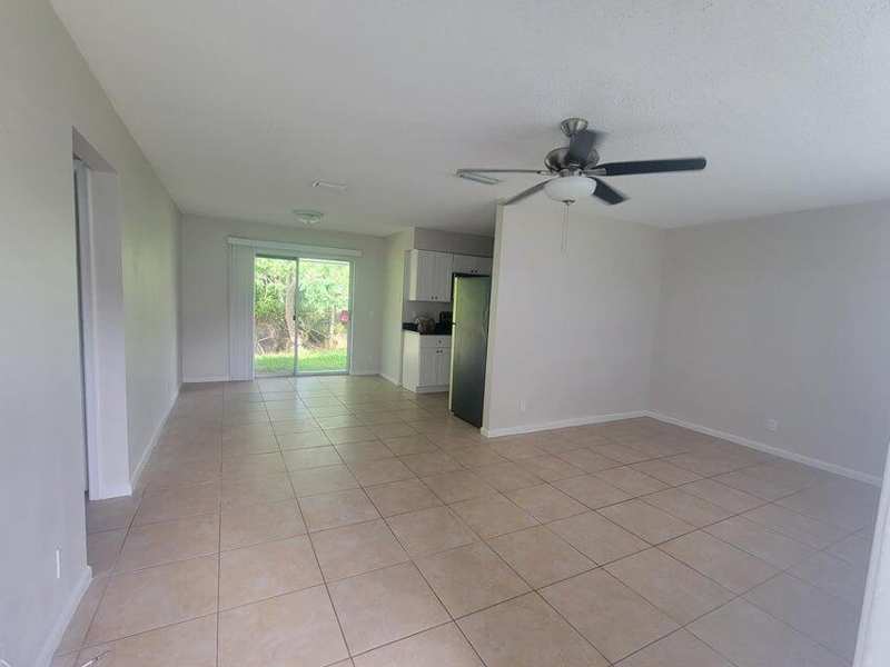 242 SE 24th Avenue, Boynton Beach FL 33435