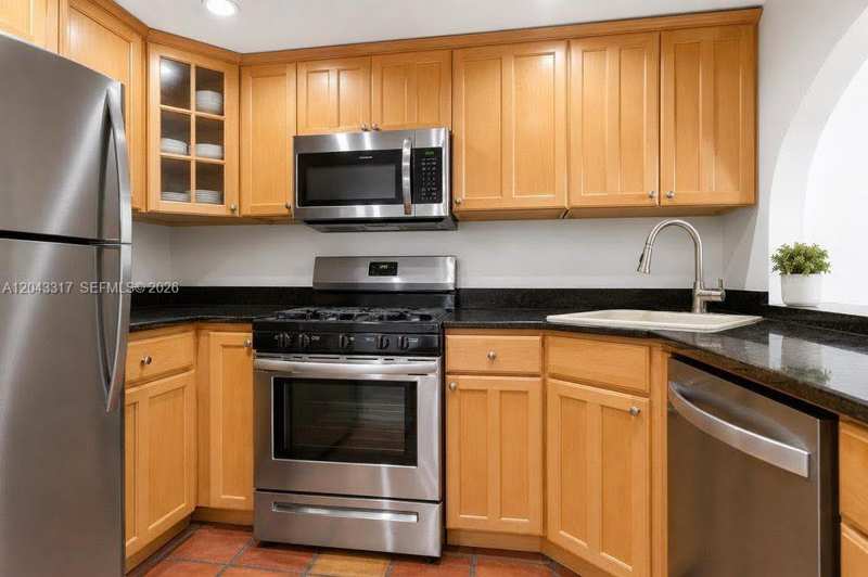 6705 N Kendall Dr # 312, Pinecrest FL 33156