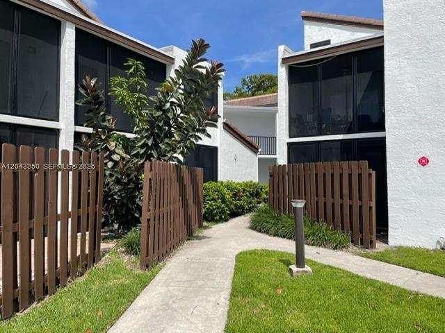 215 Lake Pointe Dr # 109, Oakland Park FL 33309