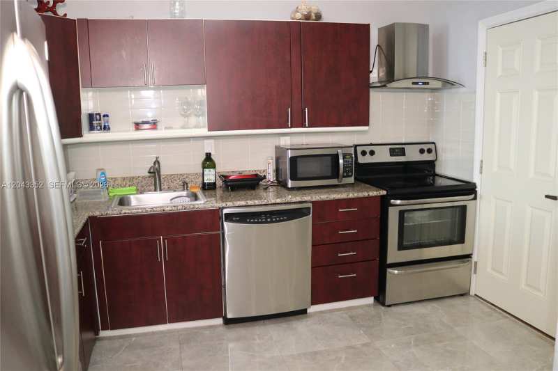 1150 NE 191st St # 37, Miami FL 33179