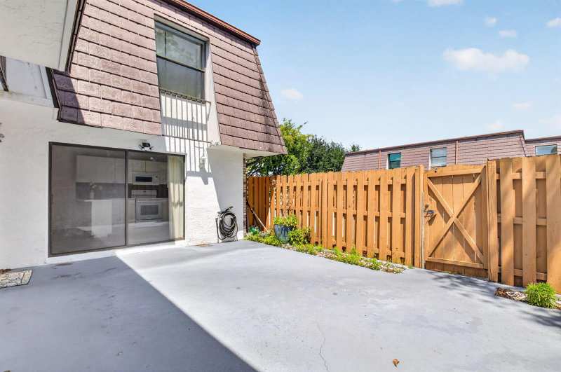 7582 Courtyard Run E, Boca Raton FL 33433