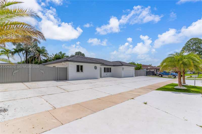 13261 SW 204th St, Miami FL 33177