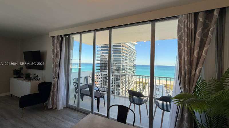 5838 Collins Ave # 15H, Miami Beach FL 33140